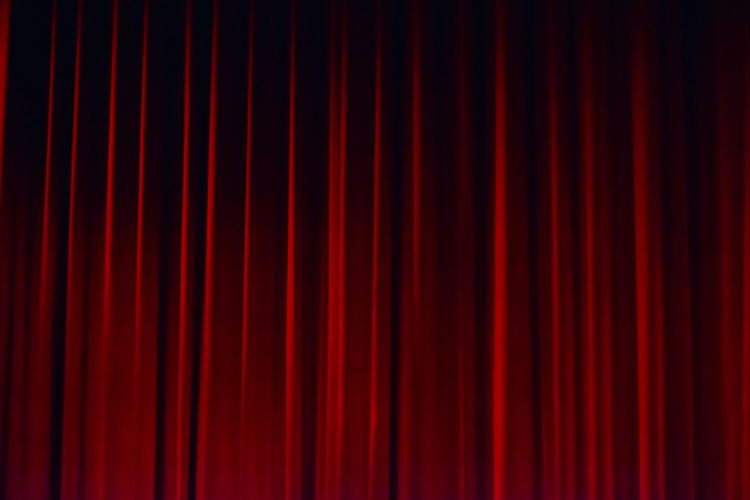 red-curtain